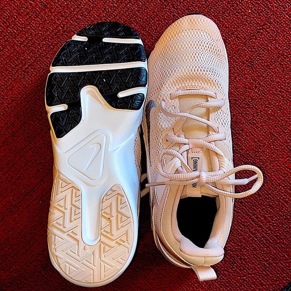 pink nike gym trainers